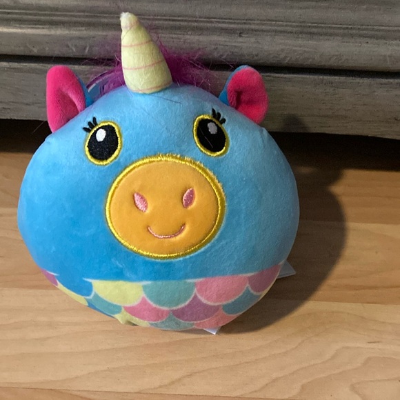 HUGGZEEZ Other - BRAND NEW STUFF ANIMAL! NWT! SMOKE FREE HOME!